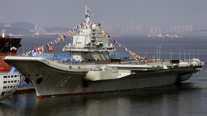 Der chinesische Flugzeugträger "Liaoning" in der chinesischen Hafenstadt Dalian.