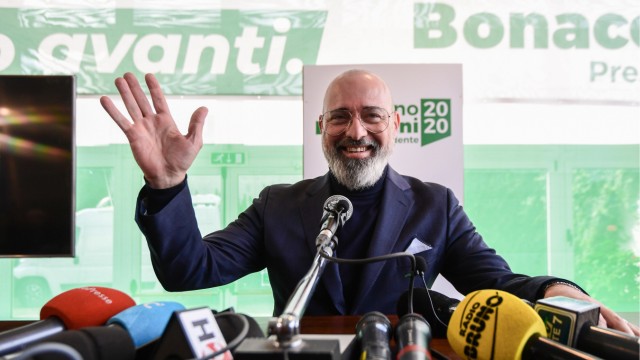 Italien: Stefano Bonaccini, Spitzenkandidat der vom sozialdemokratischen PD geführten Mitte-Links-Liste, bleibt Regionalpräsident.