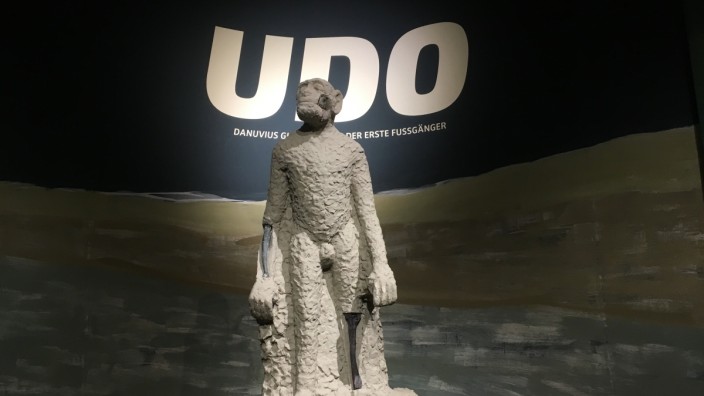 Sensationsfund: Bildhauer Stephan Potengowski hat Udo rekonstruiert - aus Repliken der Knochen und Ton vom Fundort.
