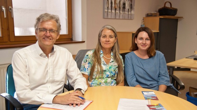 Kirchseeon: Andreas Schwabeneder, Ulrike Rietzschel und Judith Bergmann unterstützen ehemals Suchtkranke dabei, wieder drogenfrei und selbständig zu leben.