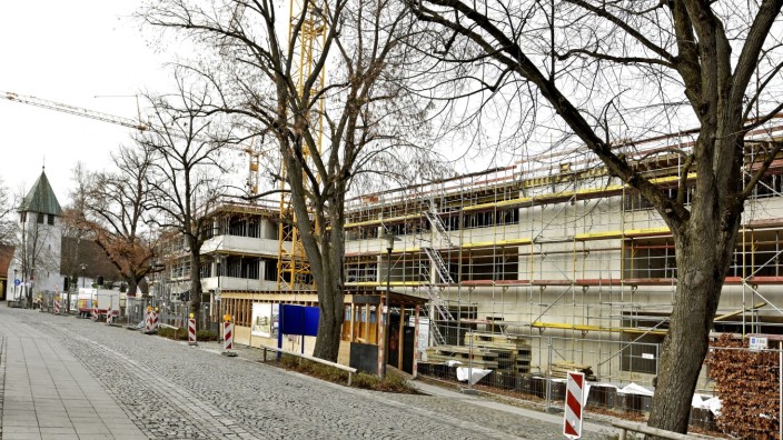 Mit unterschiedlichen Szenarien: Unaufhaltsam wächst das neue Rathaus Gröbenzell. Im Rest des Orts will man das Wachstum begrenzen.