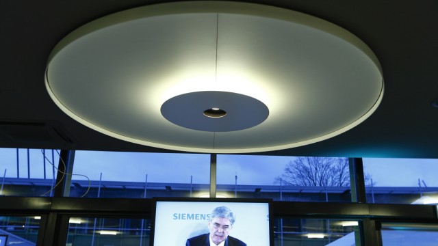 Siemens AG Reports Steep Earnings Drop