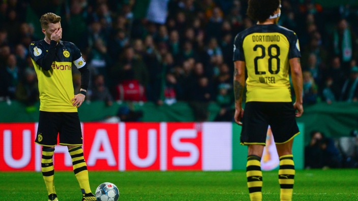 Borussia Dortmund: Besser nicht hinschauen: Marco Reus (links) und Axel Witsel beim Freistoß.