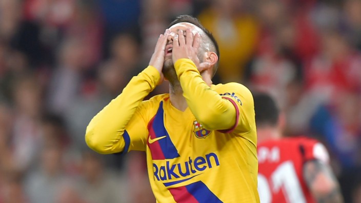 Fußball in Spanien: Für Jordi Alba und den FC Barcelona ist die Reise im Pokal beendet.