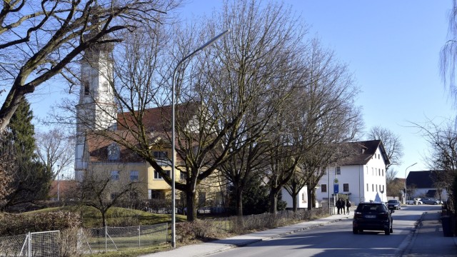 Berglern: Knapp 3000 Einwohner hat die Gemeinde Berglern im Nordosten des Landkreises. Die Ortsteile ziehen sich vor allem an einer Straße entlang.