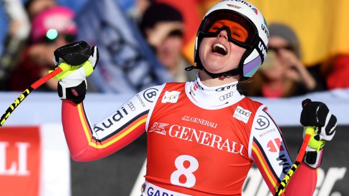 Ski alpin: Viktoria Rebensburg freut sich über ihren Erfolg