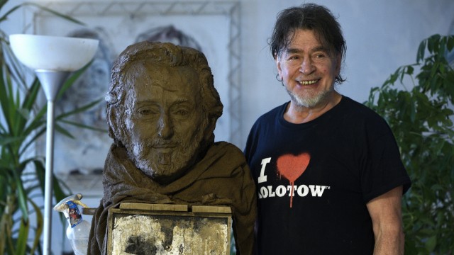 Schwabing: In etwa acht Wochen will Nikolai Tregor mit der Bronze-Statue fertig sein.