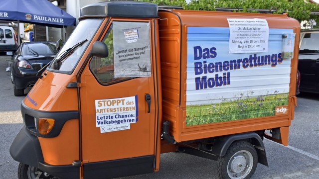 Kommunalwahl im Landkreis Fürstenfeldbruck: Mehr noch als die Mitbewerber müssen die Kandidaten der kleinen Parteien im Kommunalwahlkampf auf sich aufmerksam machen: