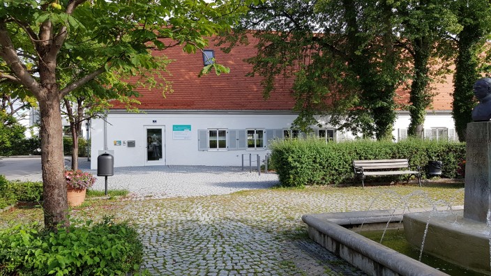 Kommentar: Der Erinnerungsort Badehaus Föhrenwald hat sich zu einem Publikumsmagneten gemausert.