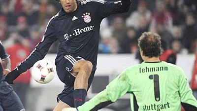 DFB-Pokal, Achtelfinale: Der nächste Streich: Luca Toni trifft zum 3:0.