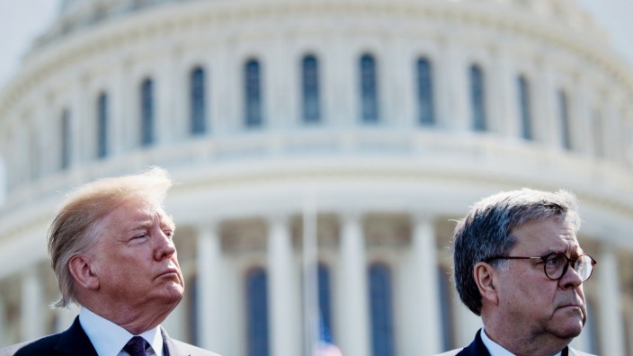 USA: Präsident Donald Trump und Justizminister William Barr in Washington