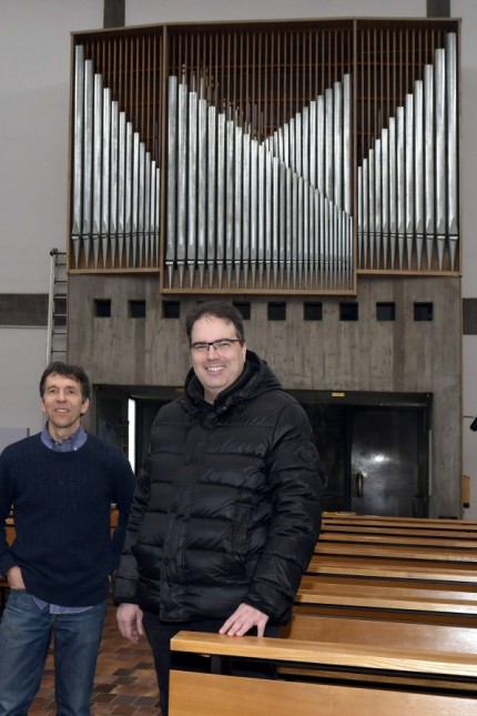 Erding: Pfarrer Jan-Christoph Vogler freut sich über die Orgel.