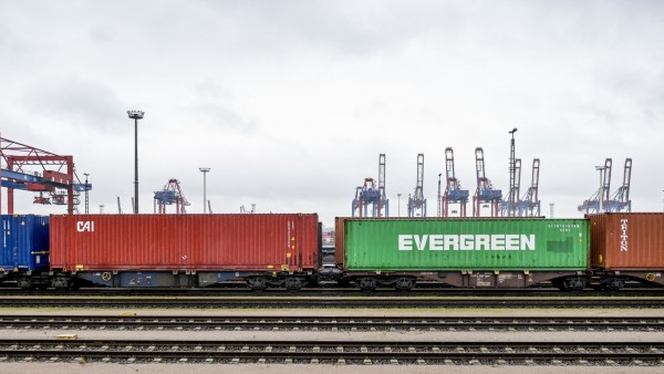 Containerverladung in Hamburg