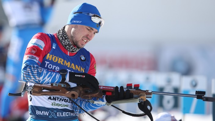 Wintersport: Alexander Loginow und seine russischen Kollegen können im Sommer nicht an Biathlon-Events teilnehmen. Es finden aber wohl auch keine statt.