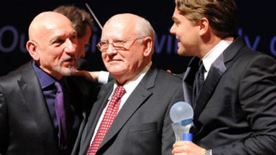 Gala: "Cinema for Peace": Ben Kingsley, Michail Gorbatschow und Leonardo DiCaprio bei Cinema for Peace.