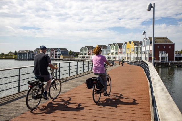 Kleinstadt Houten bei Utrecht Fahrräder haben in der 50 000 Einwohner Stadt Vorrang großzügige Rad