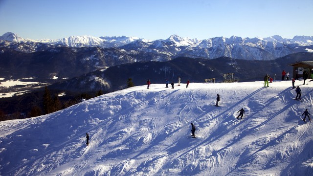 Freizeit in Bayern: Jeden Mittwoch ist Ladies Day am Brauneck, Frauen können dann zu einem ermäßigten Preis Ski fahren.