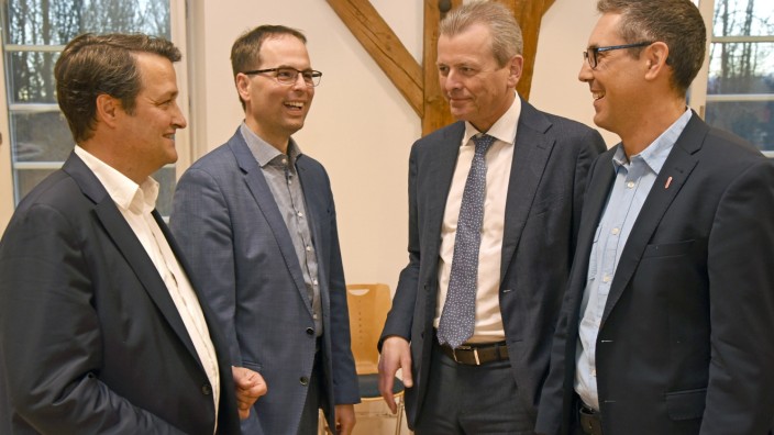 Olching: SPD-Treffen (von links): Landratskandidat Christoph Maier, die Bürgermeister Andreas Magg und Ulrich Maly, Kreisvorsitzender Michael Schrodi.