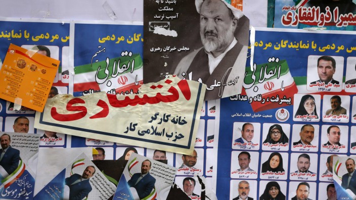 Iran: Umfragen sagen eine schwache Beteiligung voraus: Wahlplakate in Teheran.