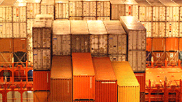 Konjunktur: Container am Hamburger Hafen: Im laufenden Jahr, davon geht die Regierung aus, wird die deutsche Wirtschaft um 2,25 Prozent schrumpfen.