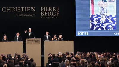 Yves Saint Laurent: die Auktion: Großer Andrang der Kunstsammler: Das Gemälde "Les coucous, tapis bleu et rose" von Henri Matisse aus dem Jahr 1911 kam für 32,1 Millionen Euro unter den Hammer.