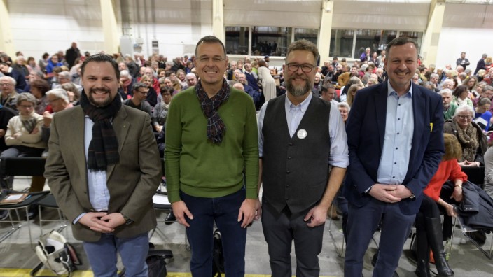 Kommunalwahl in Baierbrunn: Vier gewinnt? Nein, nur einer aus dem Quartett der Kandidaten Felix Maiwald, Uwe Harfich, Patrick Ott und Reinhard Löhr (v.l.) wird Bürgermeister.