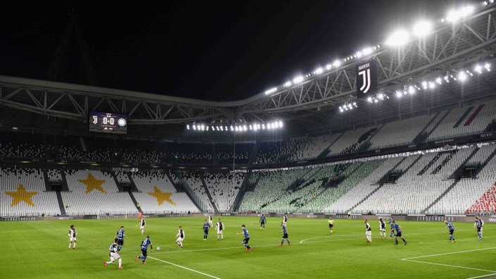 Adidas: Das Derby zwischen den Teams von Inter Mailand und Juventus Turin fand vor leeren Rängen statt. Letzteres trägt Adidas-Trikots.
