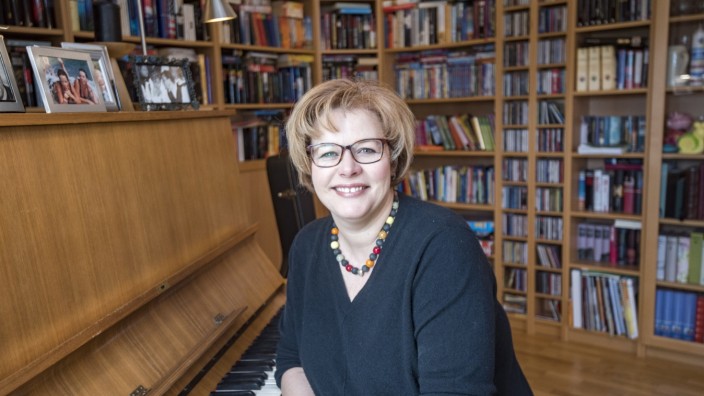 Bürgermeisterwahl in Inning: Neben Familie und ihrem Engagement in diversen Vereinen spielt Birgit Schlögl auch sehr gern Klavier.