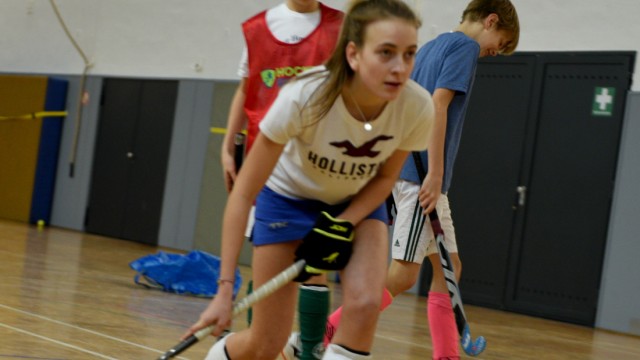 Am Hart: Auch beim Training sind die Mädchen des Hockey-Teams konzentriert bei der Sache.