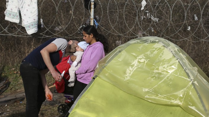 Flüchtlinge: Eine Flüchtlingsfamilie an der griechisch-türkischen Grenze.