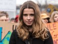 Die Initiatorin der Berliner Demonstration Luisa Neubauer waehrend der woechentlichen Demonstration