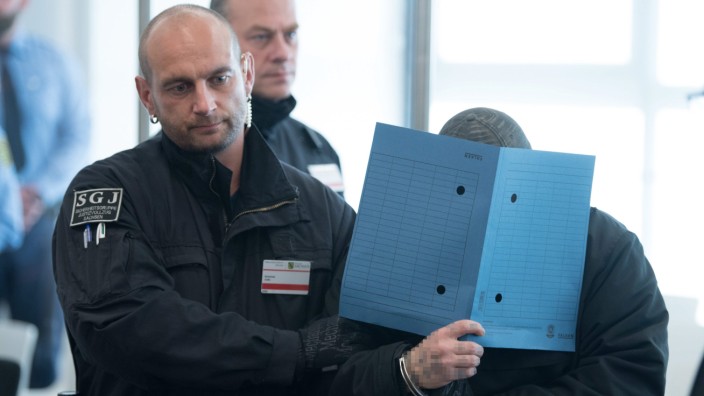 Urteil gegen "Revolution Chemnitz": Einer der acht Angeklagten im Prozess vor dem Oberlandesgericht Dresden.