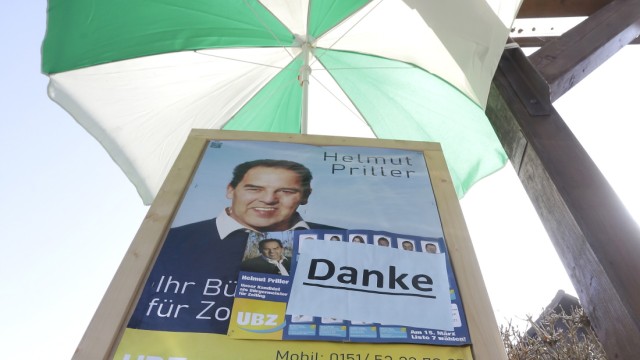 Kommunalwahl in Zolling: Als ob er seinen Erfolg geahnt hätte: Auf Helmut Prillers Wahlplakaten prangte am Sonntag schon einmal das "Danke" an die Wähler.