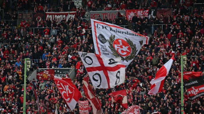 07.03.2020, xklex, Fussball 3.Liga, 1.FC Kaiserslautern - SV Meppen emspor, v.l. Die Fans des 1.FC Kaiserslautern (DFL/D; FCK