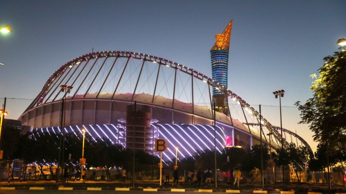 DOHA, QATAR - DECEMBER 12, 2017: A night view of Khalifa International Stadium, a venue for 2022 FIFA World Cup WM Welt