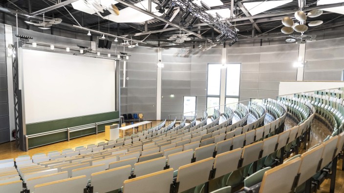 Studieren in Zeiten von Corona: Wird im neuen Semester leer bleiben: Hörsaal der TU in Garching.