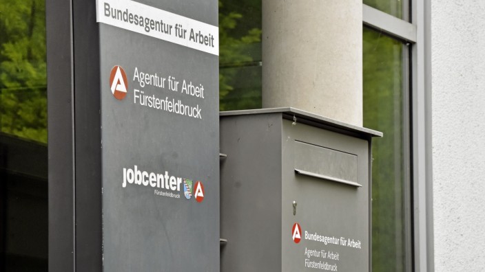 Hartz IV: Das Jobcenter in Fürstenfeldbruck ist derzeit nur per Brief, Telefon oder E-Mail zu erreichen.