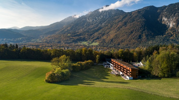 Tourismus: Der Klosterhof in Bayerisch Gmain ist ein neues Wellnesshotel in bester Lage, wie es sich Touristiker eigentlich wünschen. Doch wann es wieder Gäste empfangen kann, ist unklar.