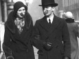 Schon beim Ausbruch der Spanischen Grippe in den Jahren 1918 und 1919 wurden Gesichtsmasken als Schutz vor einer möglichen Ansteckung verwendet.