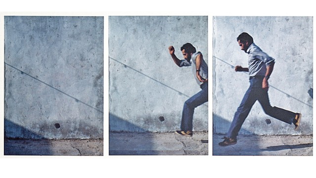 Werkschau von Hassan Sharif in Berlin: In seiner Heimat in den Golfstaaten wurde Hassan Sharif lange belächelt: "Jumping No. 1", Fotodokumentation einer Performance in Dubai aus dem Jahr 1983.