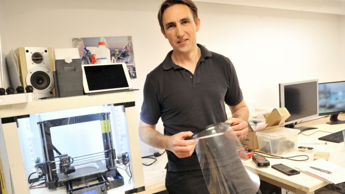 Feldafing: Felix Hummel fertigt mittels 3D Druckern Schutzvisiere