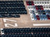 Daimler parkt tausende Autos auf altem Flugplatz