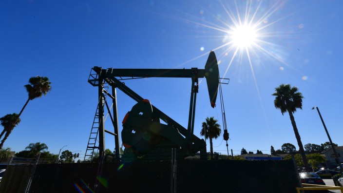 Historischer Einbruch: Eine Ölförderpumpe im kalifornischen Signal Hill.