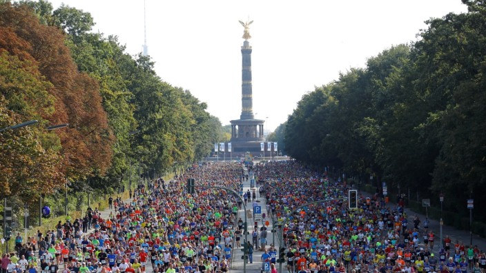 FILE PHOTO: Berlin Marathon