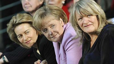 90 Jahre Frauenwahlrecht: Frauen, die Macht haben: Ursula von der Leyen, Angela Merkel und Alice Schwarzer