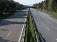 Nahezu leere Autobahn am Sonntag wegen Ausgangsbeschränkung