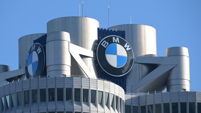 Laut BMW ist dem Mitarbeiter leistungsbedingt gekündigt worden.