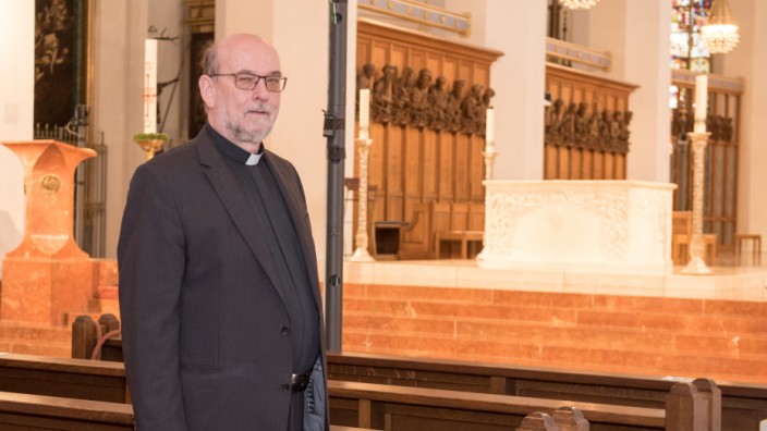Missbrauchsgutachten zum Münchner Erzbistum: Lorenz Wolf werden Fehler im Umgang mit Missbrauch vorgeworfen. Der promovierte Kirchenjurist ist seit 1997 Chef des Kirchengerichts, Domdekan und er leitet das Katholische Büro in Bayern.