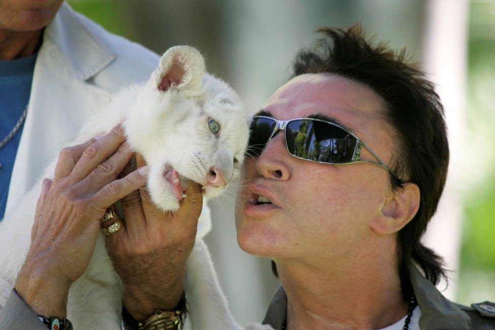 FILE PHOTO - Illusionist Roy Horn nuzzles a 6-week-old tiger cub at his home in Las Vegas