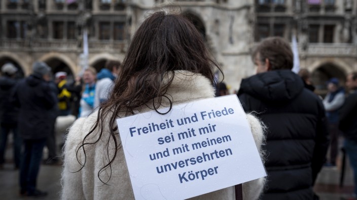 Demonstration in München gegen Einschränkungen und Verbote wegen der Corona-Krise, 2020